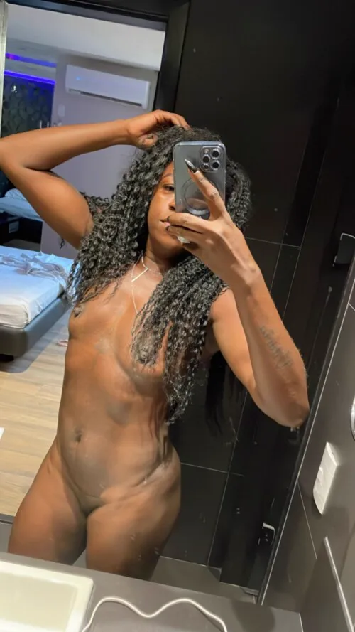 Negona Bucetuda Colocando O Cuzinho De Chocolate Para Jogo - foto 46