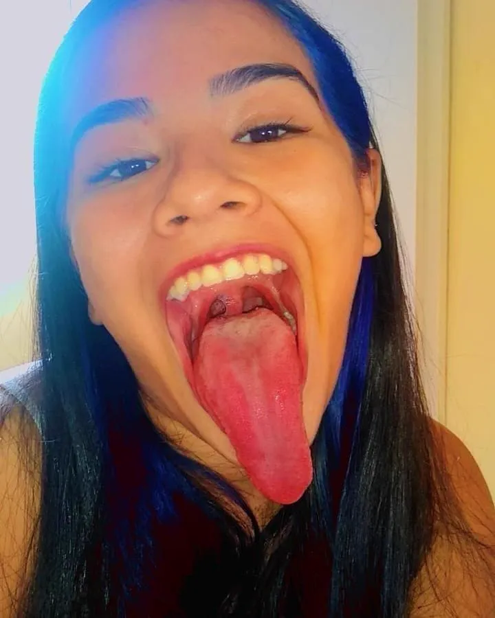 Stefanny Ribeiro A Digital Influencer Rabuda Do Long Tongue - foto 04