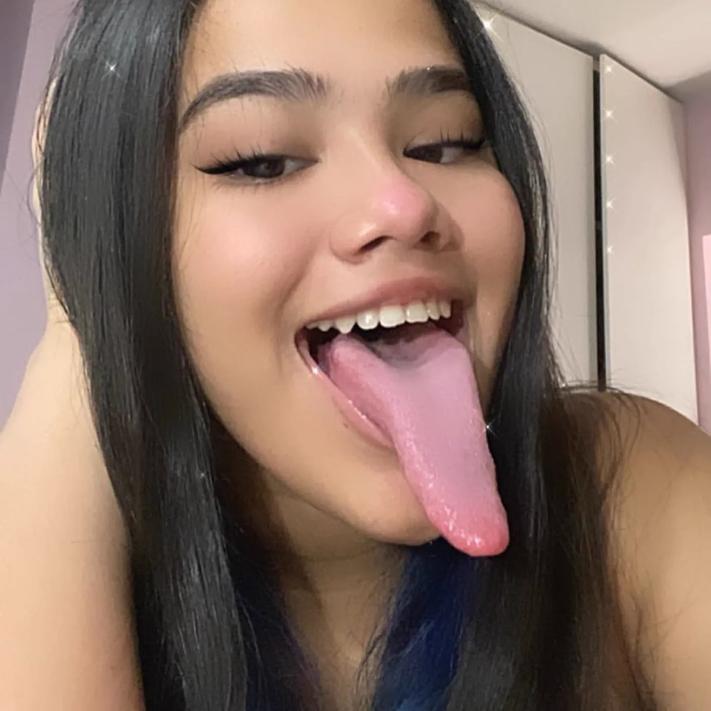 Stefanny Ribeiro A Digital Influencer Rabuda Do Long Tongue - foto 07