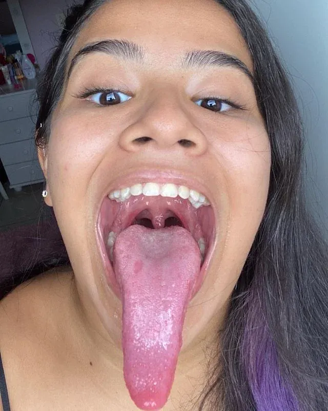 Stefanny Ribeiro A Digital Influencer Rabuda Do Long Tongue - foto 91