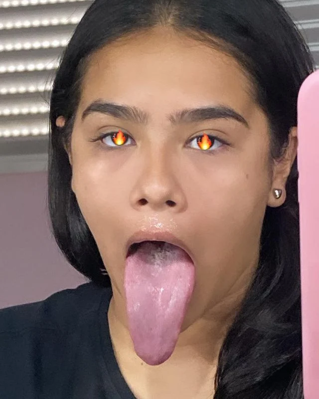 Stefanny Ribeiro A Digital Influencer Rabuda Do Long Tongue - foto 94