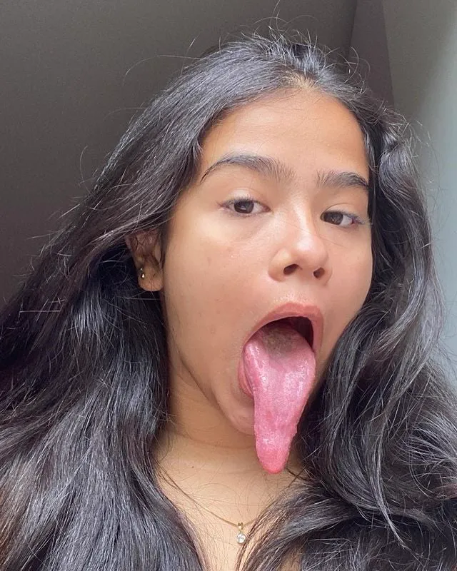 Stefanny Ribeiro A Digital Influencer Rabuda Do Long Tongue - foto 95