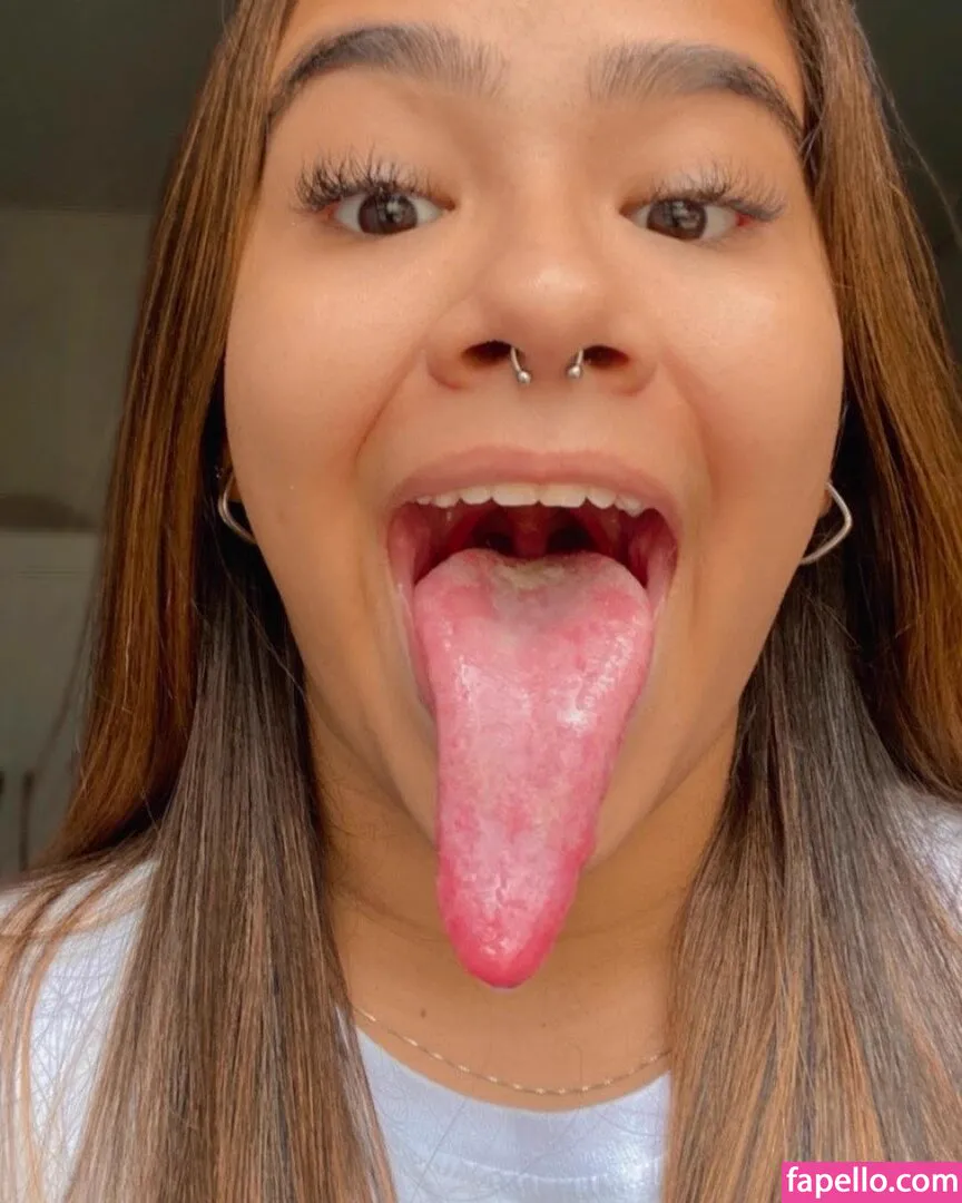Stefanny Ribeiro A Digital Influencer Rabuda Do Long Tongue - foto 171